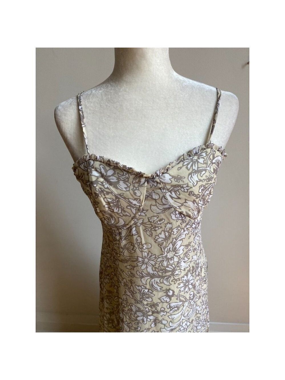RDI Women beige floral spaghettis strap dress BNWOT sz medium - Picture 2 of 6